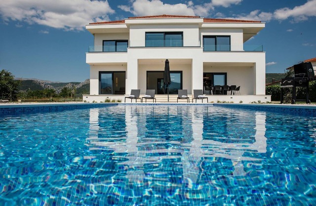 Holiday house Donji Prolozac for 1 - 10 persons with 4 bedrooms - Row house