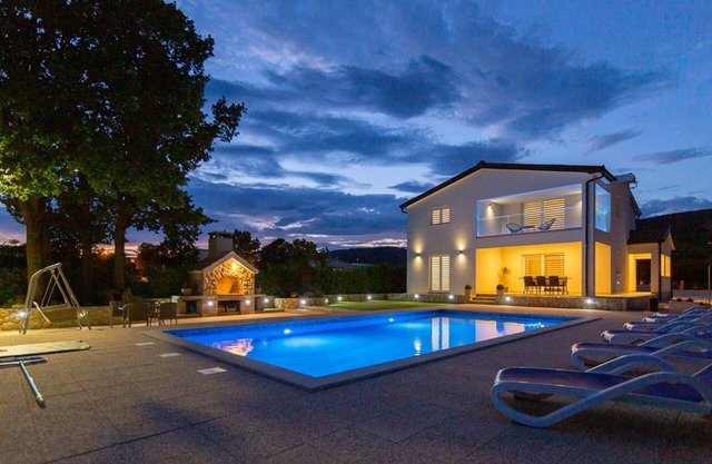 Holiday house Donji Vinjani for 1 - 12 persons with 5 bedrooms - Holiday house