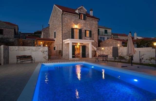Holiday house Donje Selo for 1 - 5 persons with 2 bedrooms - Farmhouse