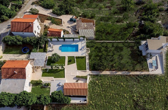 Holiday house Donji Humac for 1 - 6 persons with 3 bedrooms - Row house