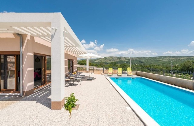 Holiday house Dugopolje for 1 - 8 persons with 3 bedrooms - Holiday home