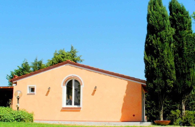 Holiday house for 4 people between Pisa and Lucca only 20 minutes from the sea