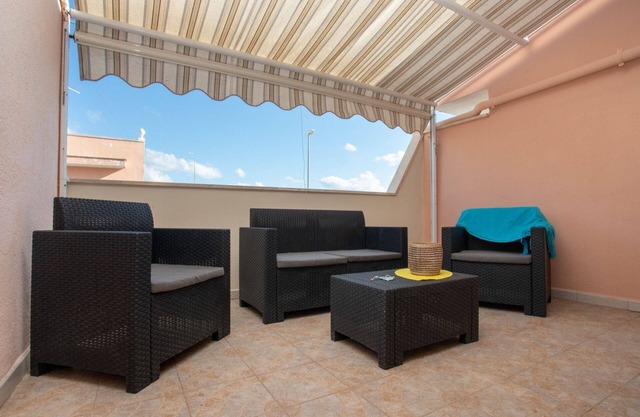 Holiday house for rent with terrace (TL66B)