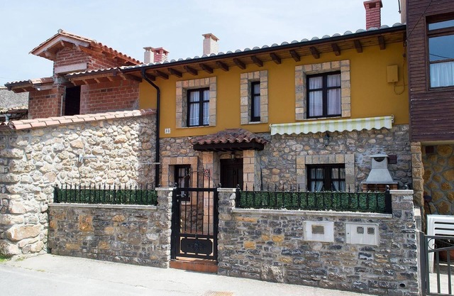 Holiday house Gobiendes for 3 - 4 persons with 2 bedrooms - Twin house