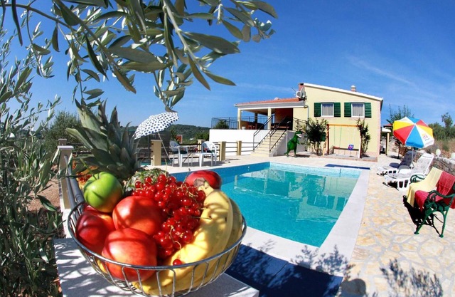 Holiday house Grohote for 1 - 12 persons with 6 bedrooms - Row house