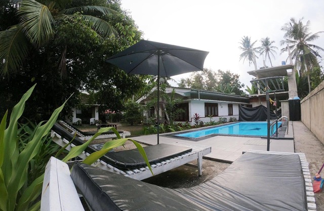 Holiday house Hikkaduwa for 1 - 6 persons with 3 bedrooms - Holiday house
