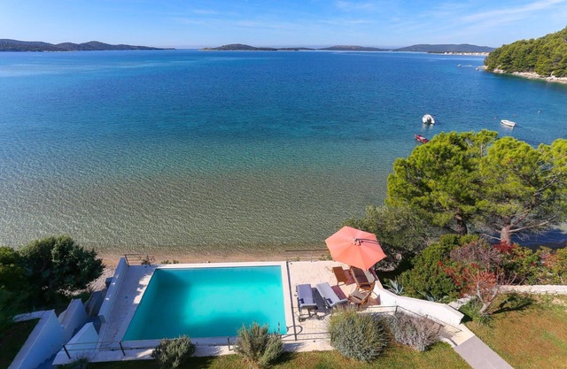 Holiday house Sibenik-Brodarica for 1 - 8 persons with 4 bedrooms - Row house