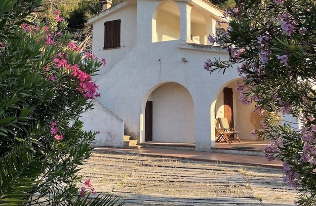 Holiday house in front of the sea - Typical villa close to the sea