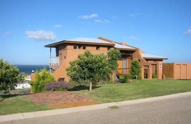 Holiday house Jeffreys Bay for 1 - 7 persons with 3 bedrooms - Luxury holiday home