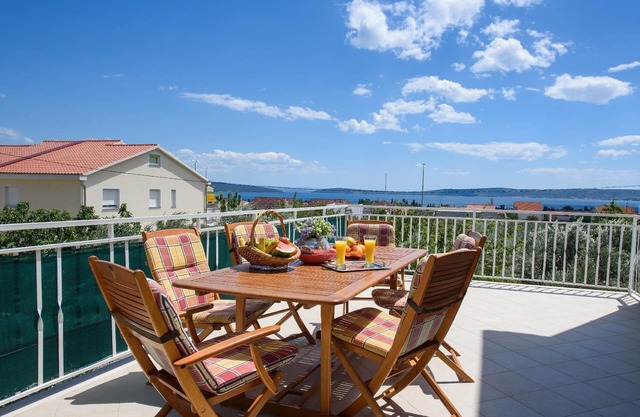 Holiday house Kastel Luksic for 1 - 12 persons with 6 bedrooms - Holiday home