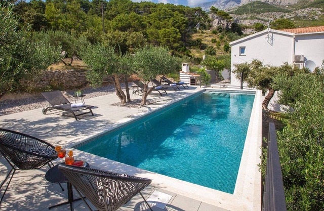 Holiday house Krvavica for 1 - 6 persons with 3 bedrooms - Holiday house