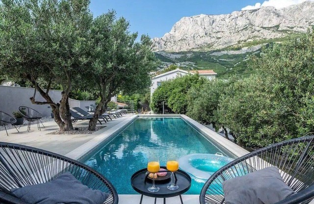 Holiday house Krvavica for 1 - 6 persons with 3 bedrooms - Holiday house