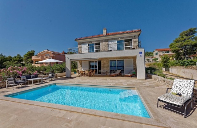 Holiday house Kukljica for 1 - 6 persons with 3 bedrooms - Holiday house