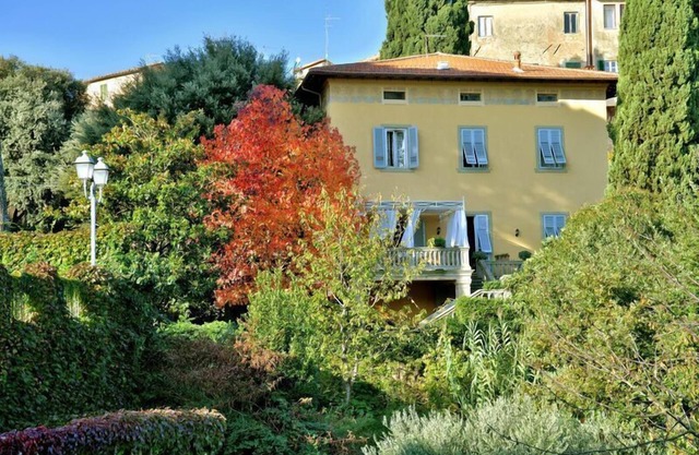 Holiday house Lari for 1 - 8 persons with 4 bedrooms - Holiday home