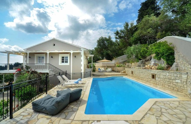 Holiday house Longos for 1 - 6 persons with 3 bedrooms - Holiday home