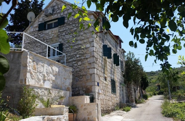 Holiday house Lozisca for 1 - 6 persons with 2 bedrooms - Holiday home