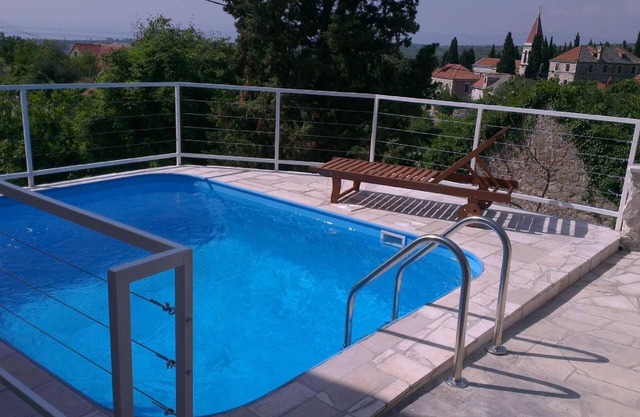 Holiday house Lozisca for 2 - 6 persons - Twin house