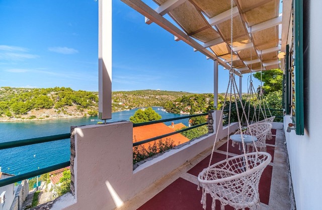 Holiday house Lozisca for 1 - 10 persons with 5 bedrooms - Row house