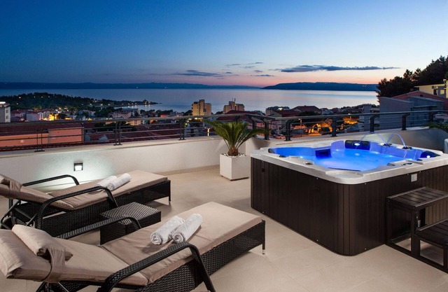 Holiday house Makarska for 1 - 8 persons with 4 bedrooms - Holiday home