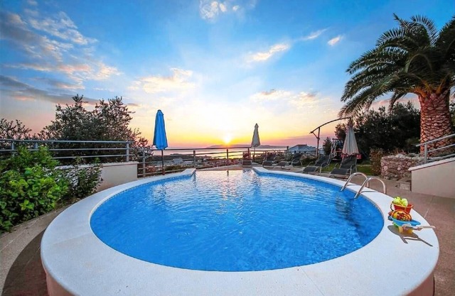 Holiday house Makarska for 1 - 11 persons with 4 bedrooms - Holiday house