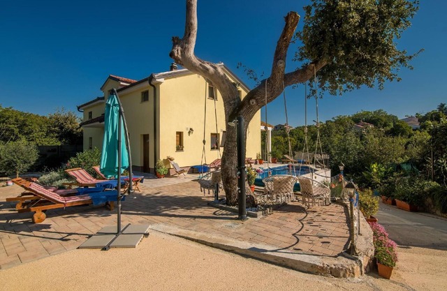 Holiday house Malinska for 1 - 8 persons with 4 bedrooms - Holiday home