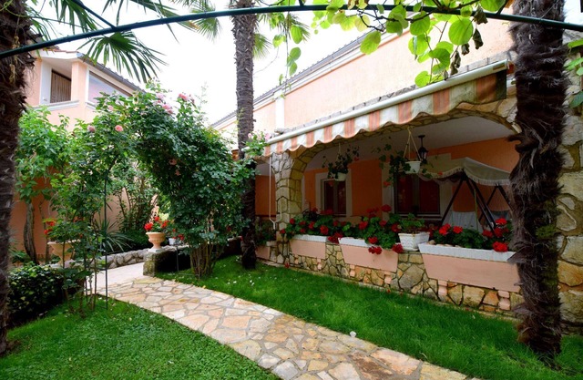 Holiday house Malinska for 1 - 6 persons with 3 bedrooms - Holiday home