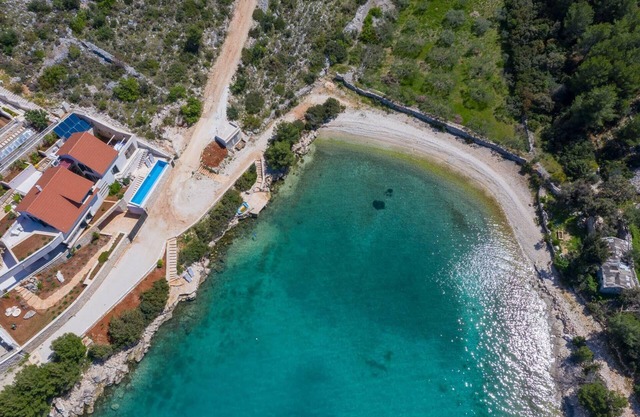 Holiday house Milna for 1 - 12 persons with 5 bedrooms - Holiday house