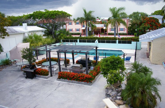 Holiday House Motel