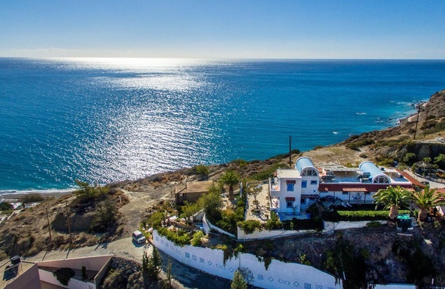 Holiday house Myrtos for 12 - 18 persons with 6 bedrooms - Row house