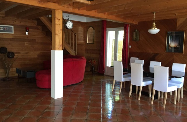 HOLIDAY HOUSE NEAR THE SEA