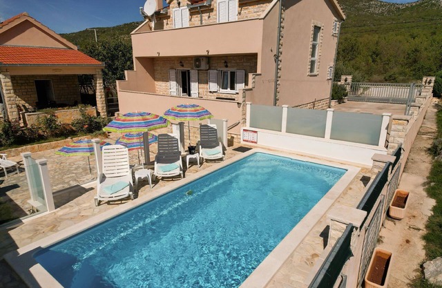 Holiday house Neoric for 1 - 8 persons with 3 bedrooms - Holiday house