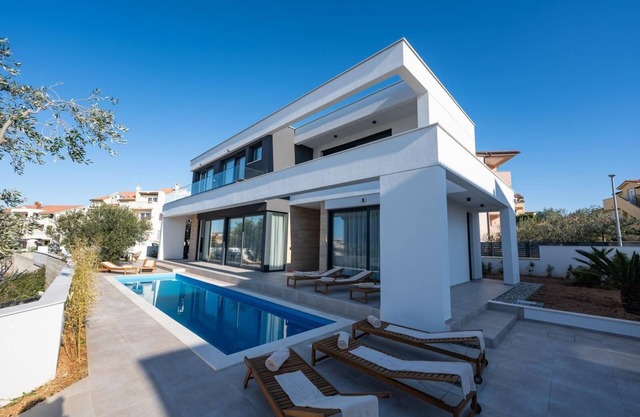 Holiday house Novalja for 1 - 8 persons with 4 bedrooms - Holiday house