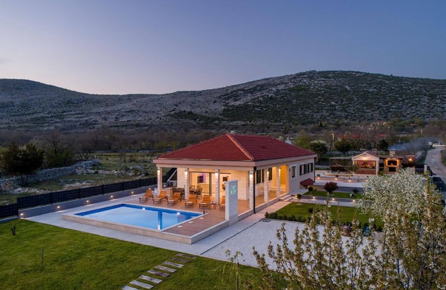 Holiday house Primorski Dolac for 1 - 8 persons with 4 bedrooms - Holiday house