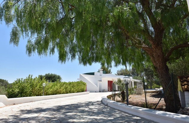 HOLIDAY HOUSE PARK MONSIGNORE