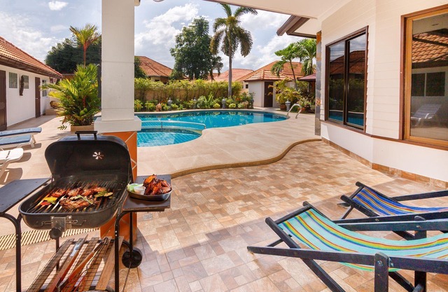 Holiday house Pattaya for 1 - 12 persons with 6 bedrooms - Holiday house