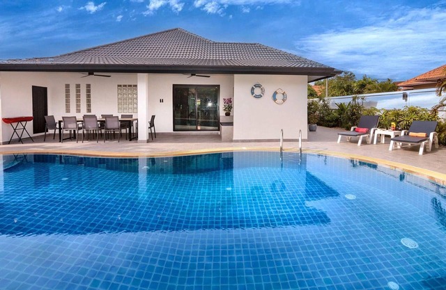 Holiday house Pattaya for 1 - 8 persons with 4 bedrooms - Holiday house