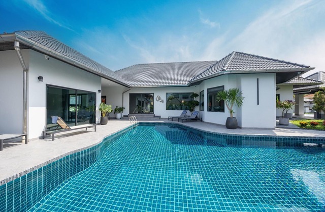 Holiday house Pattaya for 1 - 12 persons with 6 bedrooms - Holiday house