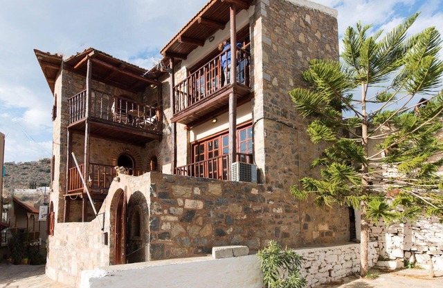 Holiday house Plaka for 1 - 6 persons with 3 bedrooms - Holiday house
