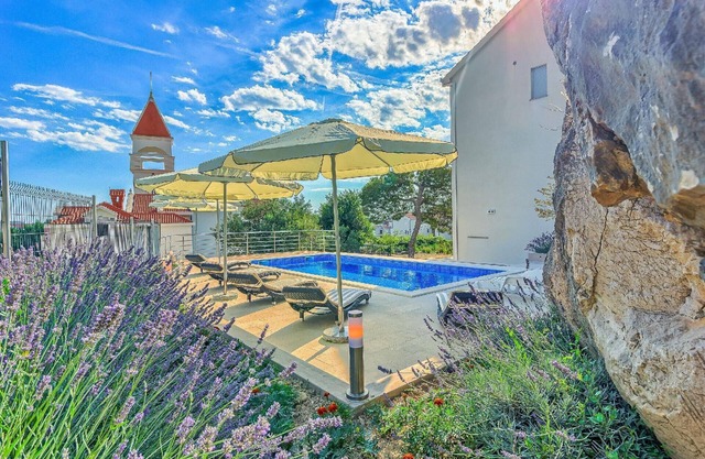 Holiday house Podstrana for 1 - 8 persons with 3 bedrooms - Holiday home