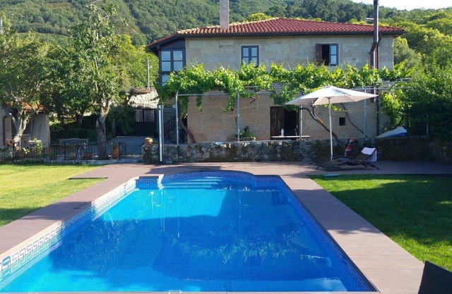 Holiday house Sacardebois for 1 - 8 persons with 4 bedrooms - Farmhouse