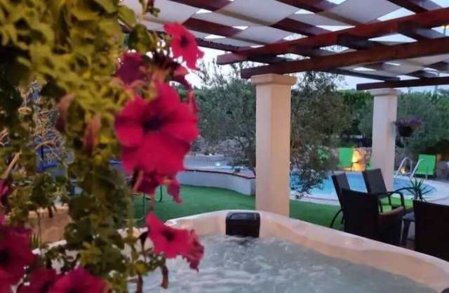 Holiday house Selca for 1 - 14 persons with 8 bedrooms - Holiday house