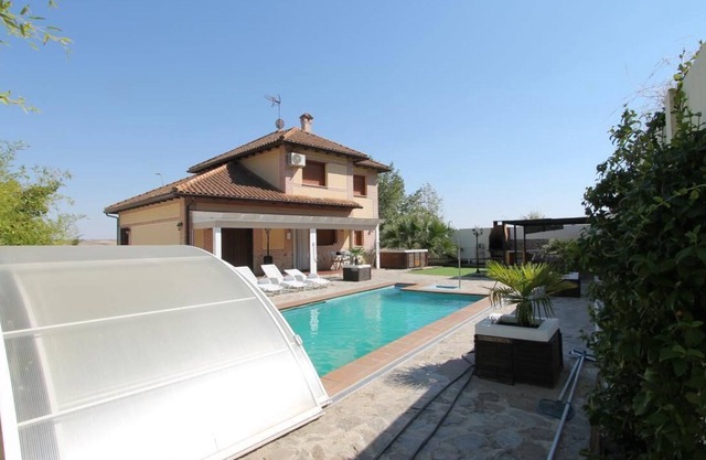 Holiday house Seseña Nuevo for 4 - 14 persons with 5 bedrooms - Holiday home