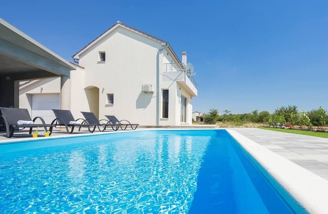 Holiday house Siritovci for 6 persons with 3 bedrooms - Holiday home