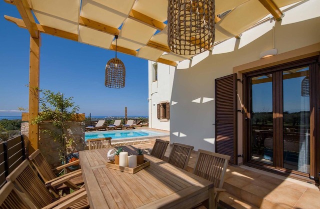 Holiday house Stalos for 1 - 8 persons with 4 bedrooms - Holiday home