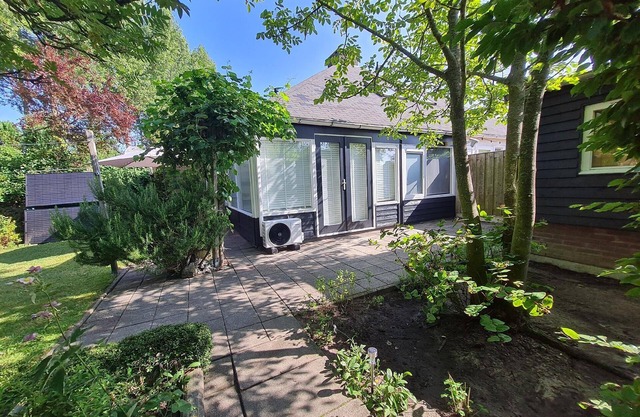 Holiday house Stavenisse for 1 - 4 persons with 2 bedrooms - Row house