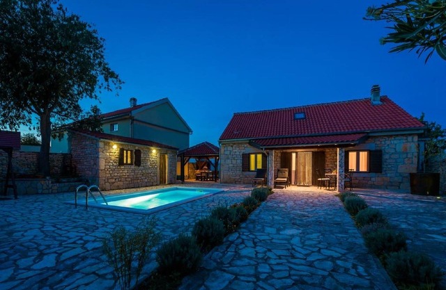 Holiday house Tihomir - with pool : - Drnis, Riviera Sibenik, Croatia