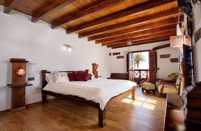 Holiday house Tinajo for 1 - 8 persons with 3 bedrooms - Farmhouse
