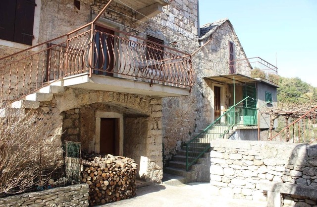 Holiday house Tončica - quiet place: - Dol (Brac), Island Brac, Croatia