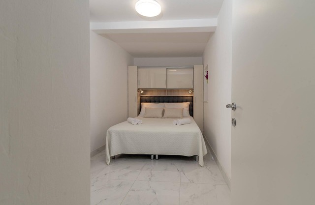 Holiday house Vrsine for 1 - 4 persons with 2 bedrooms - Holiday house