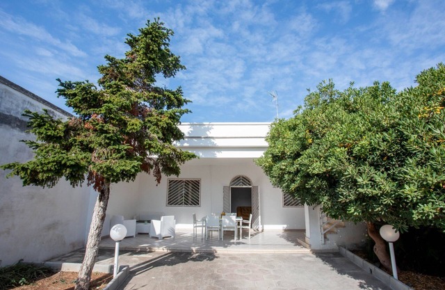 Holiday house with garden, Torre Lapillo (TL65)
